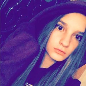 Meet your Posher, Caitlin